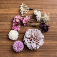 紫のグラデーションに白の牡丹や菊の造花かんざし【kzs091】