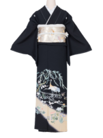 香色のぼかしに花々と鶴が描かれた五つ紋付黒留袖【tom22】